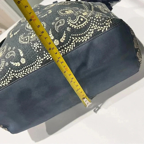 T-shirt & Jeans brand boho tote bag with tassels blue white lightweight - Picture 4 of 7